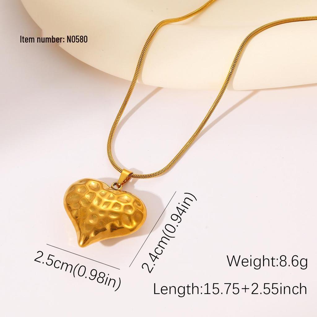 Minimalist Stainless Steel Necklace – Unisex Heart Pendant with Peach Texture On Titanium Steel Clavicle Chain