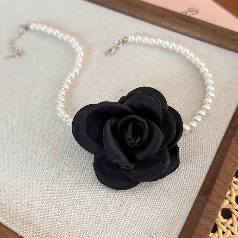 

Французьке ніжне атласне намисто у вигляді камелії у святковому стилі в стилі ретро, ​​мила весна, літо, нове індивідуальне кольє чорний