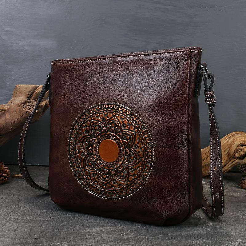 

Johnature Retro Totem Embossed Genuine Leather Women s Bag Shoulder Bag Cowhide Versatile Small Square Bag кофейный