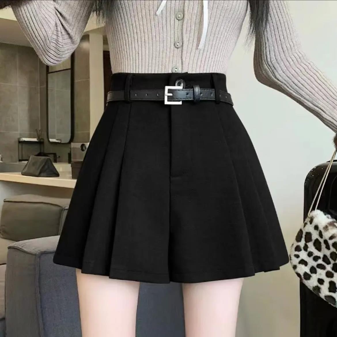 

Autumn/Winter High-Waisted Woolen Pleated Shorts - Casual, Versatile, and Slimming for Women S 80-90