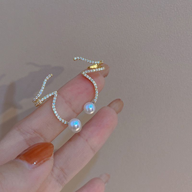 

Простые изящные серьги-пусеты с жемчугом в нишевом стиле 1162 pearl earring ear clip integrated