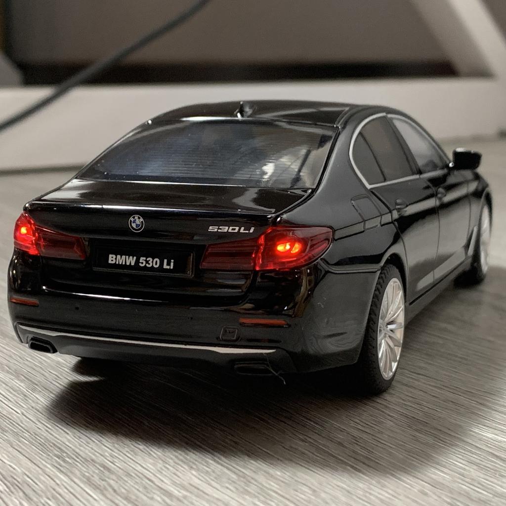 1:24 BMW 530LI Limousine Alloy Car Diecasts & Toy Vehicles Car Model Miniature Scale Model Car Toy For Children Birthday Present
