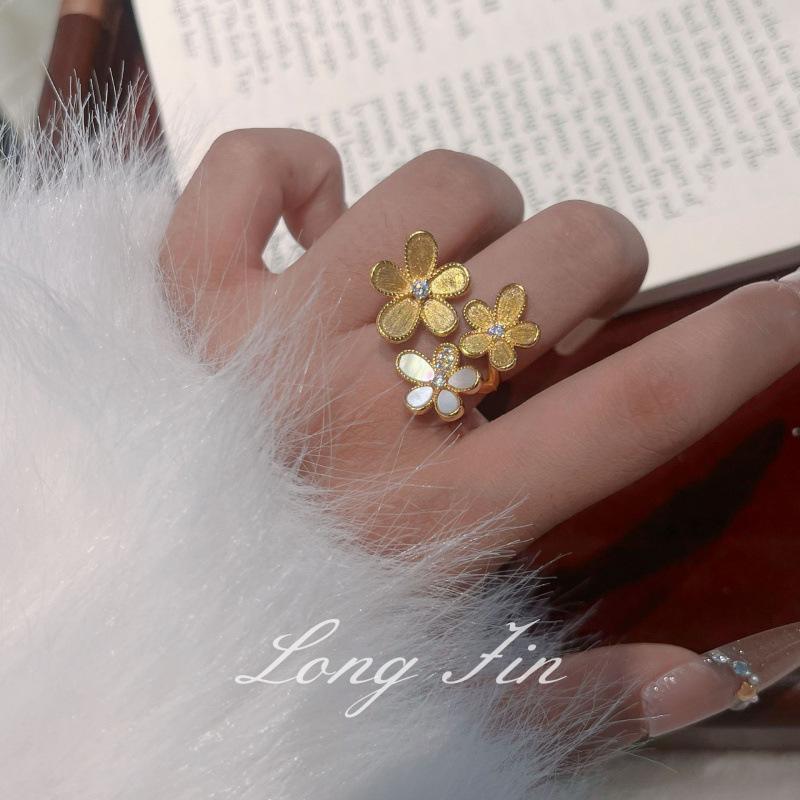 Italienisches Gebürstetes Handwerk Fünfblättrige Blume Fritillaria Ring, Ohrringe, Halskette, High-End Leichter Luxus Live-Übertragung, Einzelstück wird im Auftrag versendet.