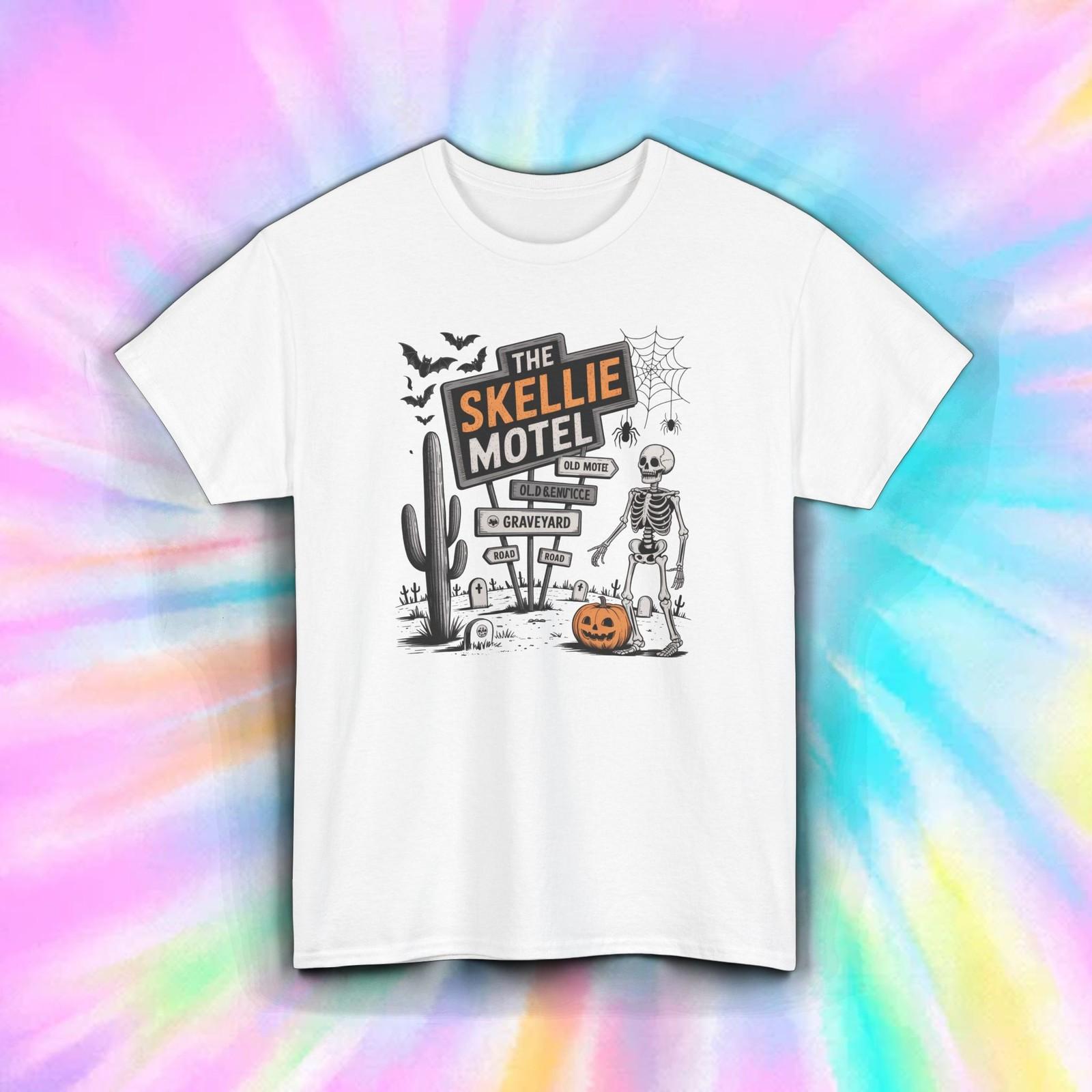 Skellie Motel Shirt Funny Skeleton Halloween Graveyard Sign Retro Tee S-5XL S разноцветный