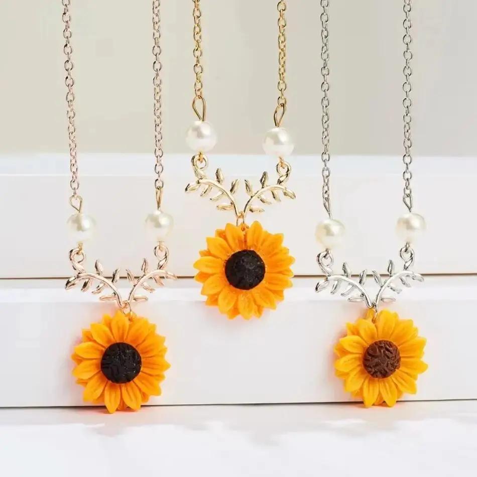 New Pearl Sunflower Necklace Fashionable Sunflower Pendant For Ladies Retro Fashion Tassel Sweater Necklace Jewelry