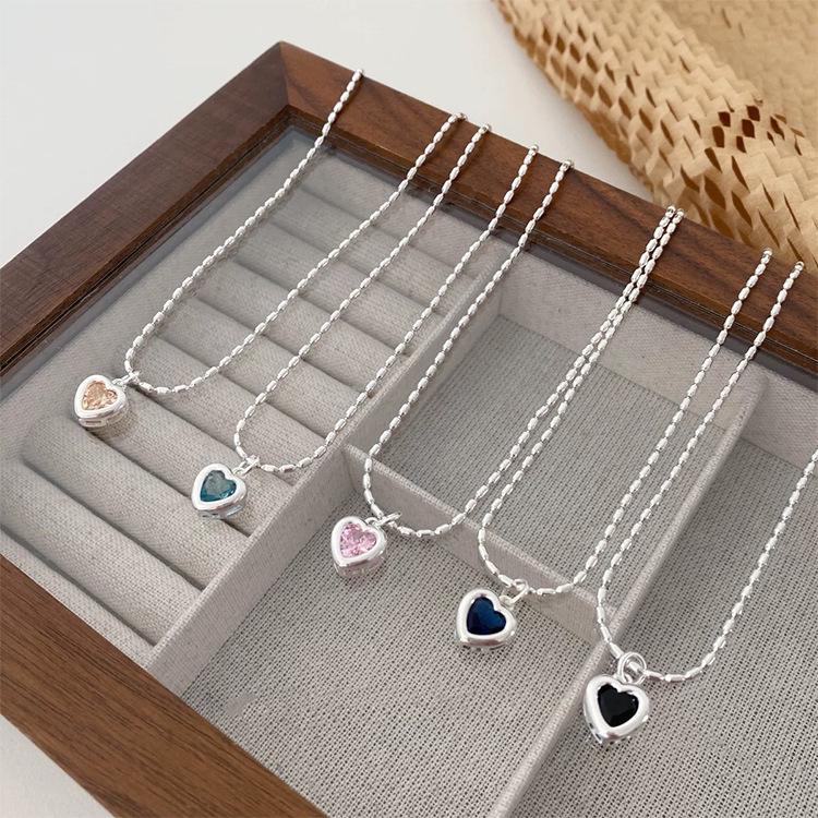 Minimalist Zircon Heart Metal Necklace - Korean Style, Versatile & Elegant Clavicle Chain for Women