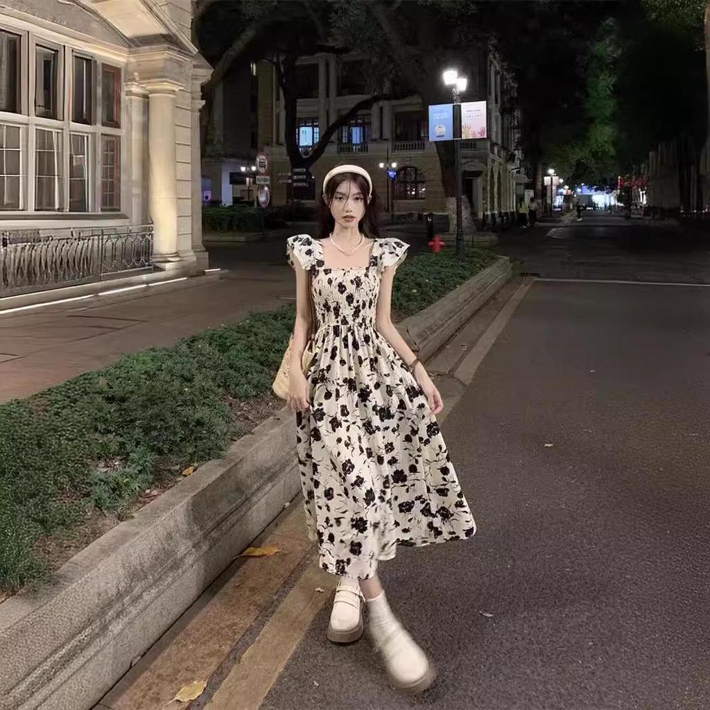 2024 Summer Travel Floral Dress - Elegant, Slim Waist Design with Sweet Ruffled Sleeves