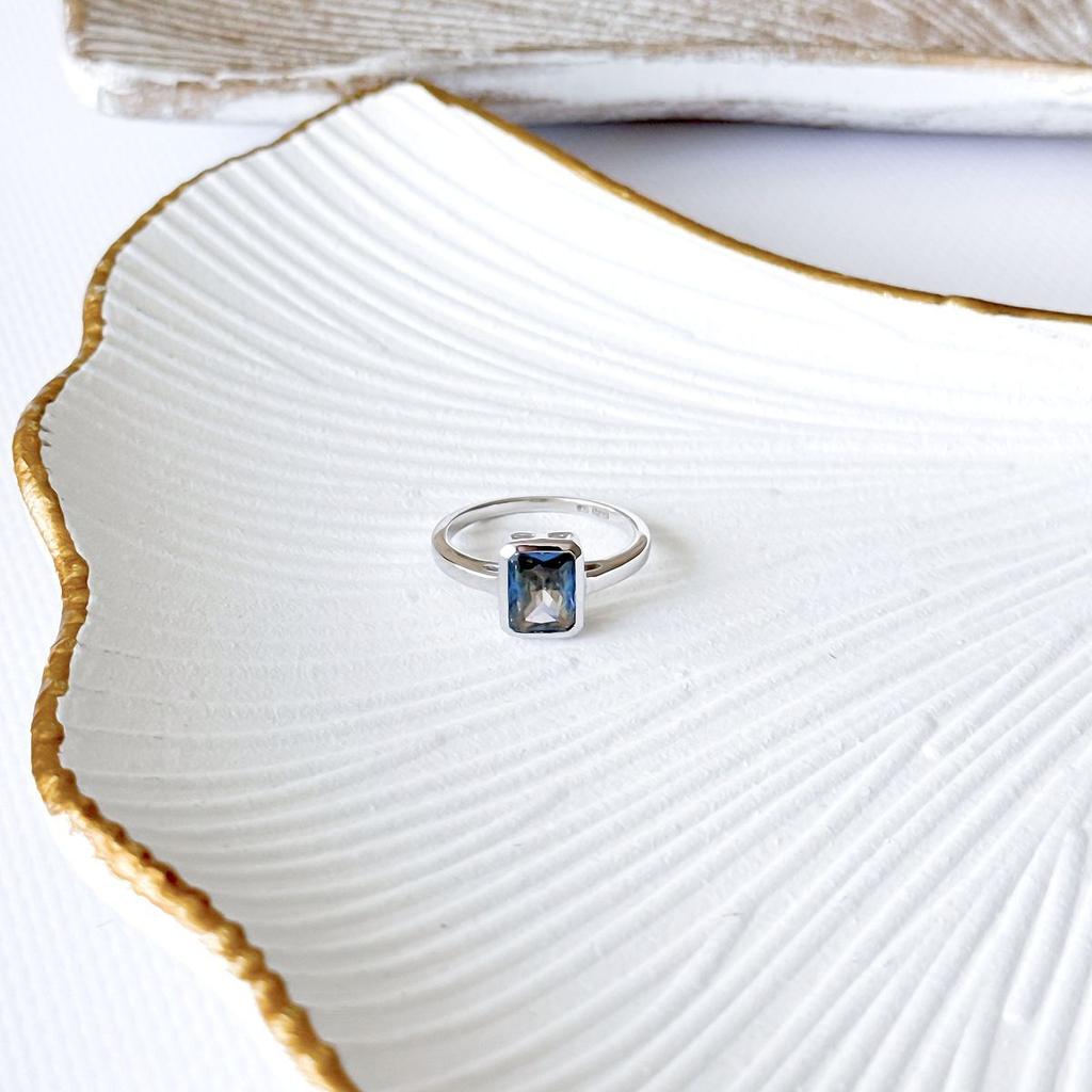 Серебряное кольцо с мистик топазом 2.302ct, вес изделия 3,15 гр (2163763)