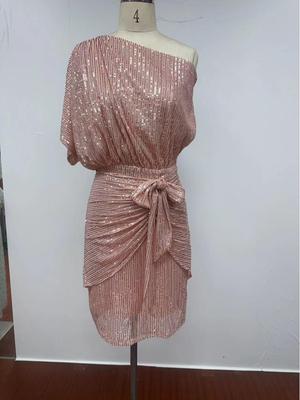 Vestido de Festa Feminino com Lantejoulas, de Um Ombro Só e Babados