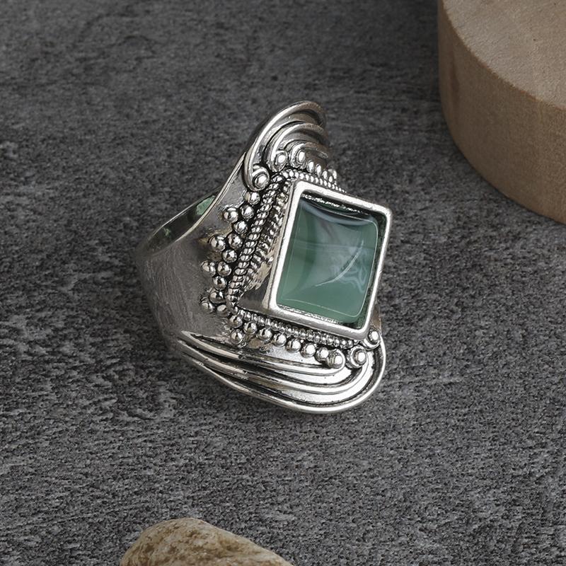 Vintage Women'S Ring Bohemian Exaggerated Ring Inlaid Square Green Stone Antique  Color Engraving Classic Ladies Jewelry