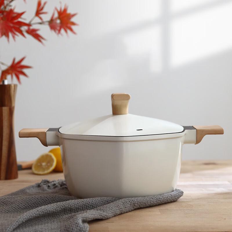 

Cartermark Maple Leaf Series Soup Pot