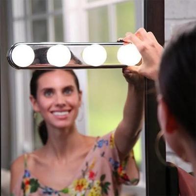 Luz de espejo de maquillaje de 4 bombillas, faro instalado, cómoda lámpara de maquillaje con ventosa, luz LED para espejo, regalo alimentado por batería