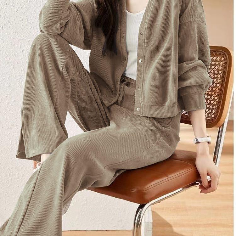 Ensemble Cardigan et Pantalon Large pour Femme Style Automne Hong Kong – Décontracté, Tendance, Professionnel