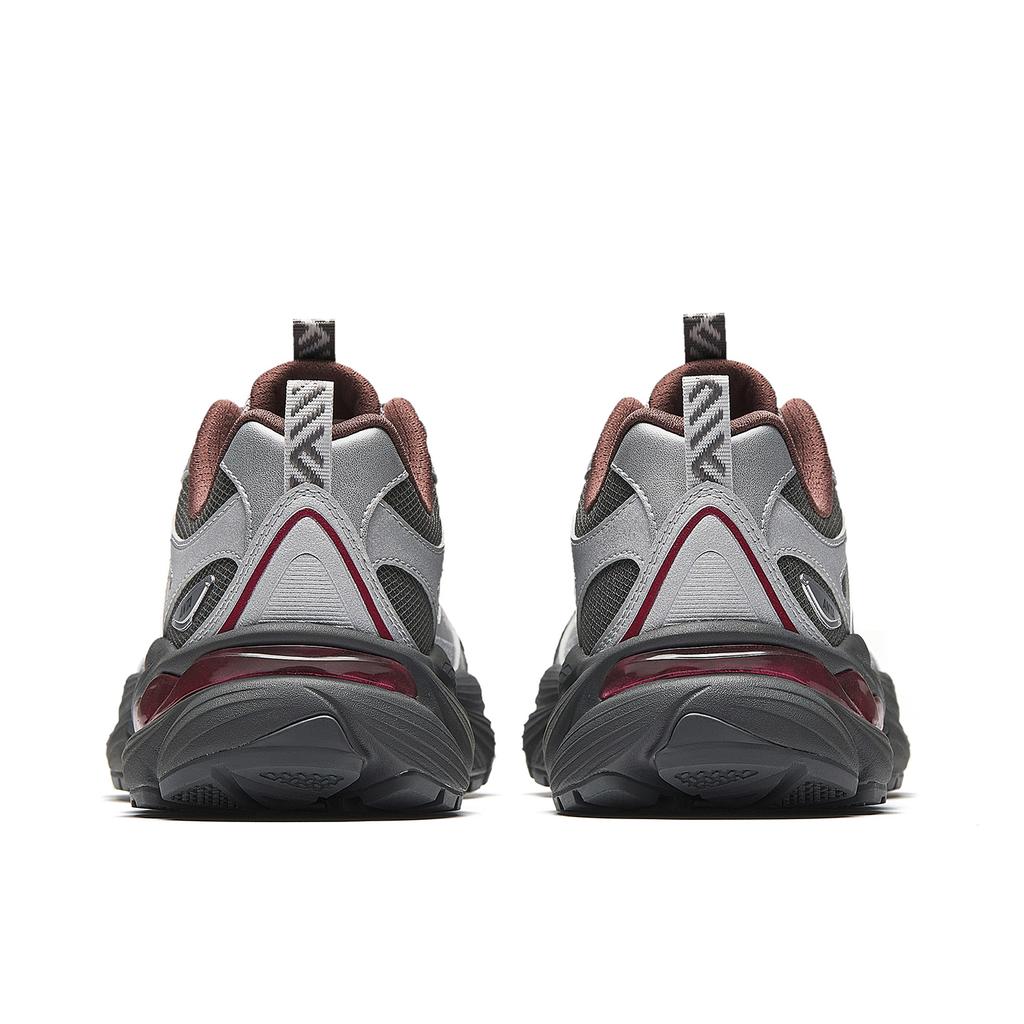 Anta AT802 V2 Yastıklamalı, Aşınmaya Dayanıklı Günlük Ayakkabı Erkek Sihirli Halı Gri/Gümüş/Volkanik Kül 912618802-4