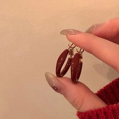 Einfache Ankola Rotes Öl Tropfende Kleine Ohrringe Damen Leichter Luxus Retro Persönlichkeit Mode Temperament Pendler Vielseitige Ohrringe