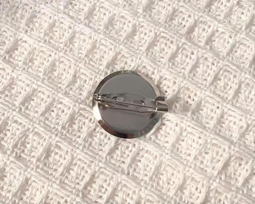 Broche Tête d'Ours en Peluche Cartoon – Accessoire 3D Mignon pour Vêtements et Chapeaux d'Automne/Hiver