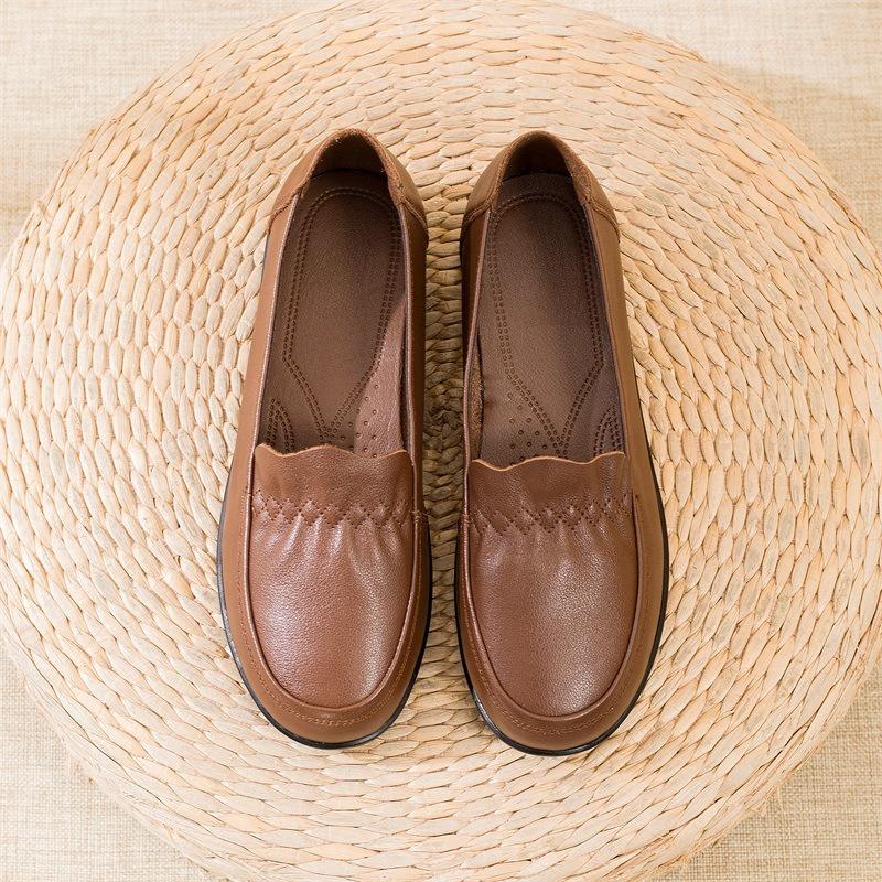 

Осенняя новая кожаная повседневная женская обувь, обувь для мам среднего и пожилого возраста, нескользящая мягкая подошва, на одном педале, с глубоким вырезом, на плоском каблуке, женские туфли 41 темно-коричневого