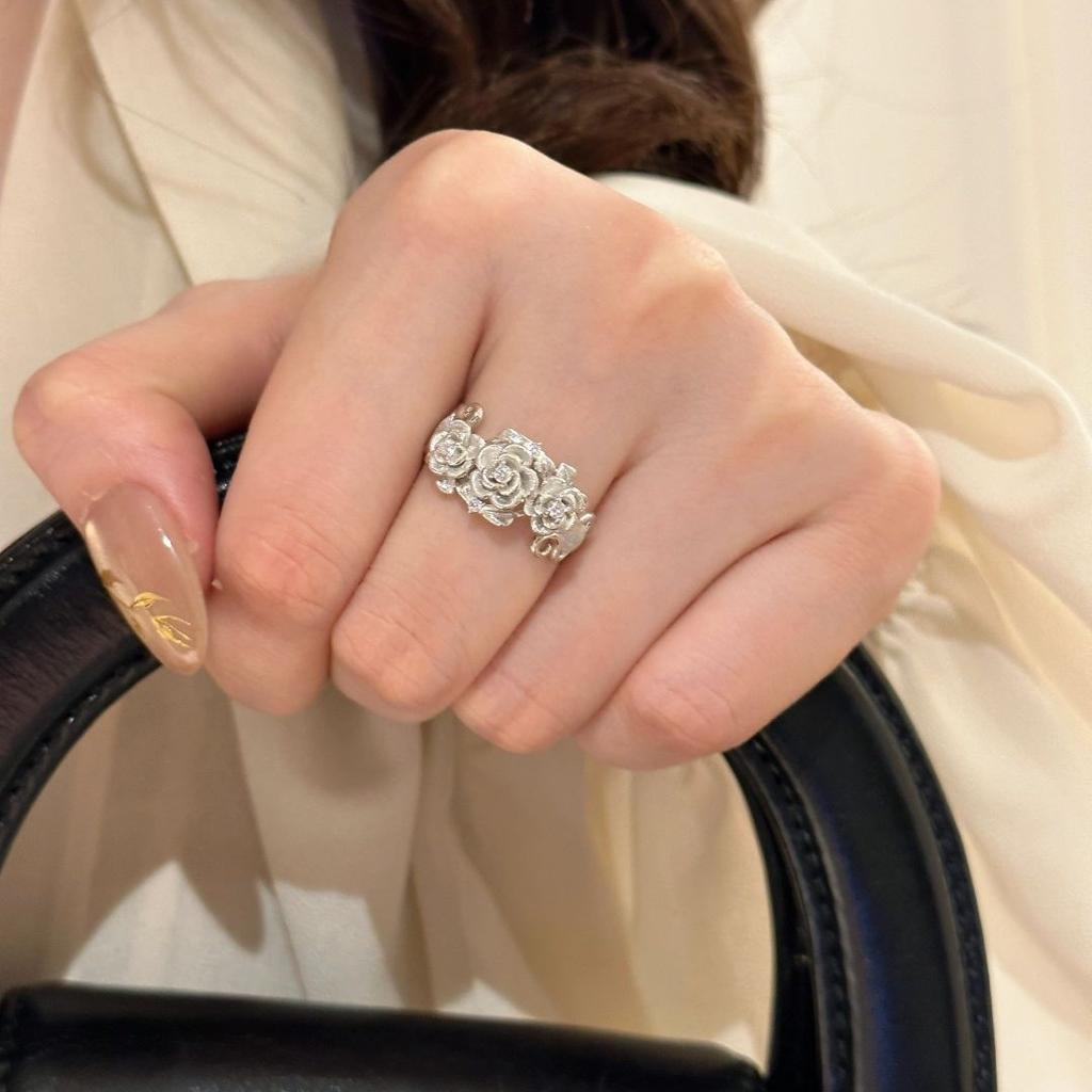 Art Palace-stijl zilveren ringen met ingelegde diamanten rozenbloesems, vintage mode bloemenring, perfect als cadeau.