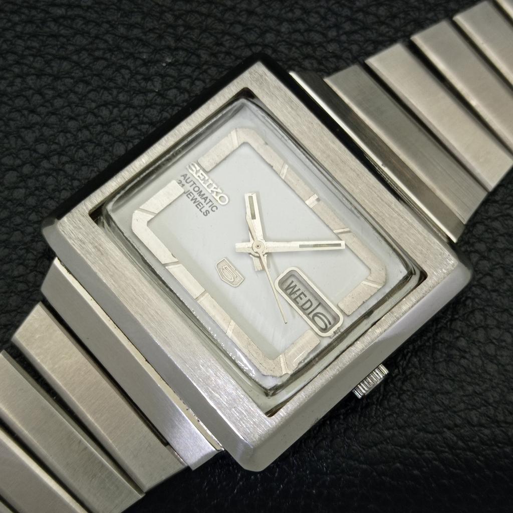 USED GENUINE VINTAGE SEIKO 5 AUTOMATIC JAPAN MENS WHITE DIAL WATCH A434284-2 R120-a434284