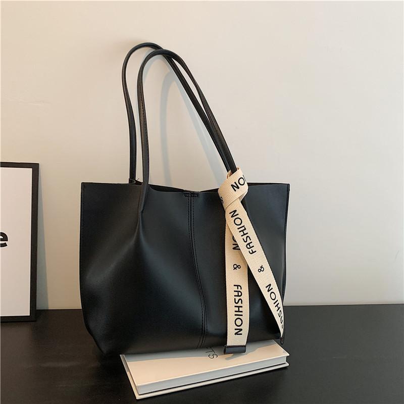 Chic Vintage Single Shoulder Tote Bag For Winter 2023 Fashionable And Spacious