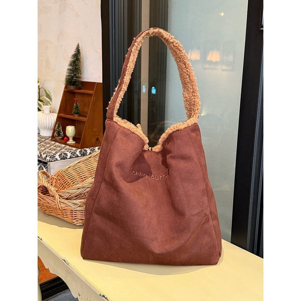 

Korean retro double-sided plush tote bag, new large-capacity lamb wool shoulder bag, niche commuter bag.