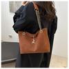 Vintage Commuter Style Chain Shoulder Bag 2026 Winter New Fashion Ins Armpit Bag Tote Bucket Bag for Women