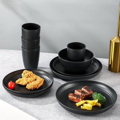 Set di stoviglie in plastica di paglia di grano 16/24/32 pezzi per viaggi all'aperto