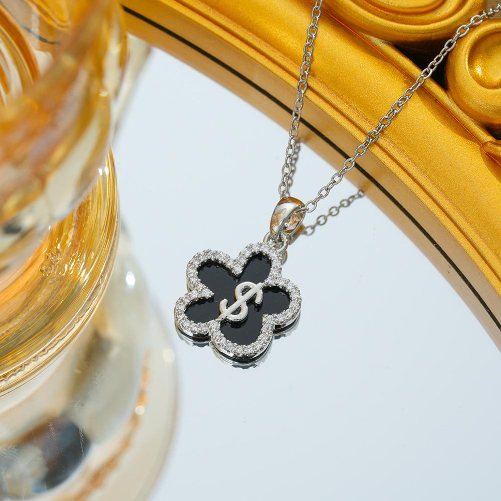 

Новое микро-инкрустированное черное ожерелье из пяти листьев с ракушками, модная легкая роскошная дизайнерская цепочка на ключицу