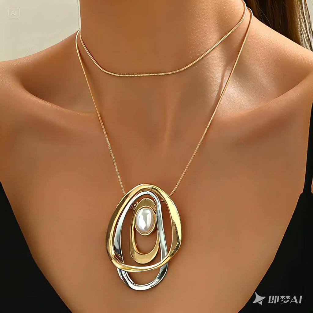 Elegant and Fashionable Ladies Necklace