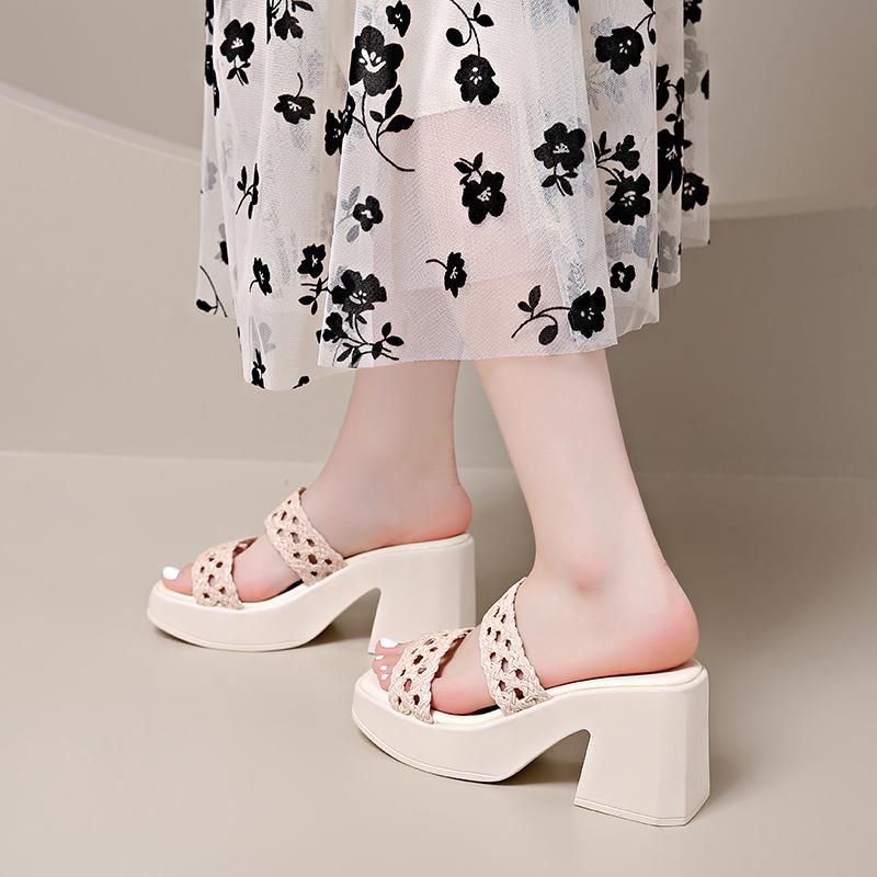 Hollow Open-toe Platform Flip-flops Women Wear Summer New Fashion Round Head Woven Block Heel Platform Cool Mop