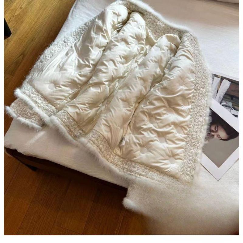 Elegant Classic Style Puffer Jacket Autumn and Winter New Arrival Fashion Fancy Mink Fur Velvet Hoodie Short Coat for Women