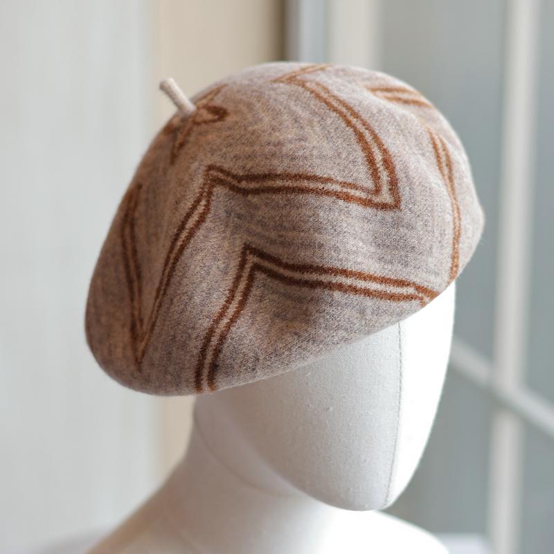 Herbst- und Winter-Freizeittag mit kontrastfarbiger Rauten-Strickmütze aus reiner Wolle, Baskenmütze, Malermütze, Modehut