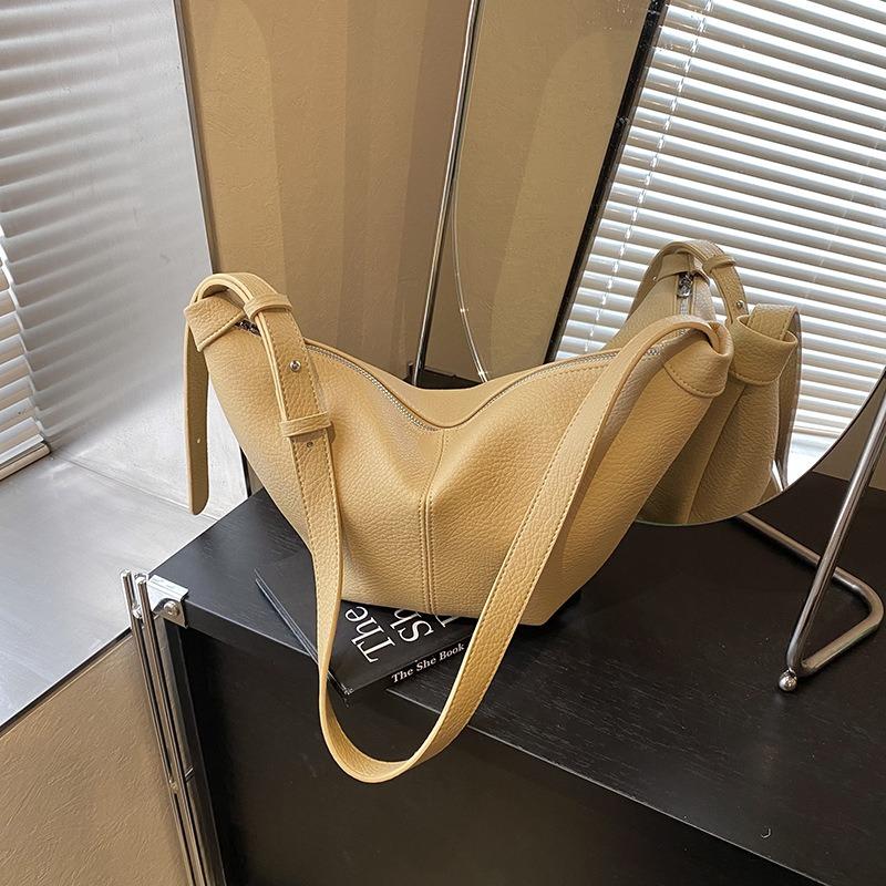 Niche design bag women's new dumpling bag fashionable versatile shoulder messenger bag