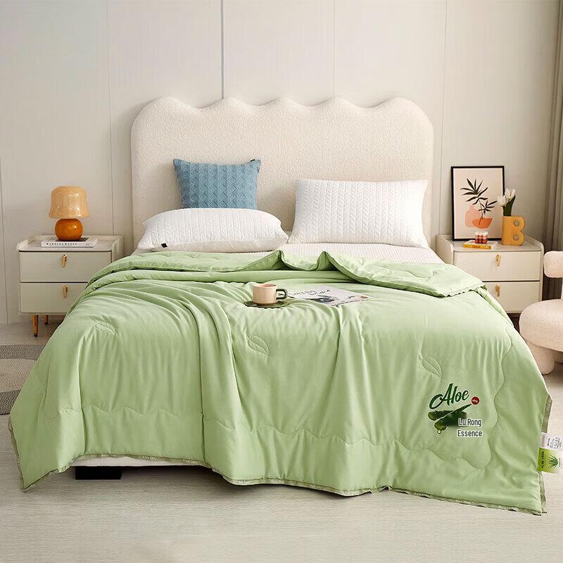 Aloe Vera Infused Lightweight Summer Quilt