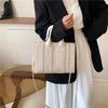 Borsa a Tote Semplice alla Moda 2026 Nuovo Stile Atmosferica Lettera Ricamata Portatile a Tracolla da Pendolare Donna