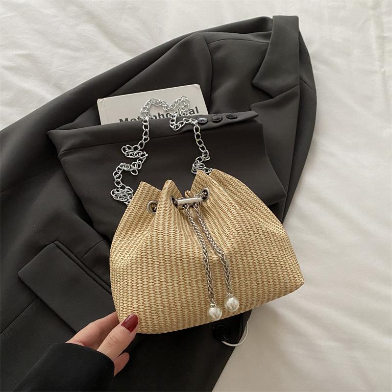 ins super fire drawstring bucket bag women's 2025 new niche design shoulder messenger bag versatile chain bag bag