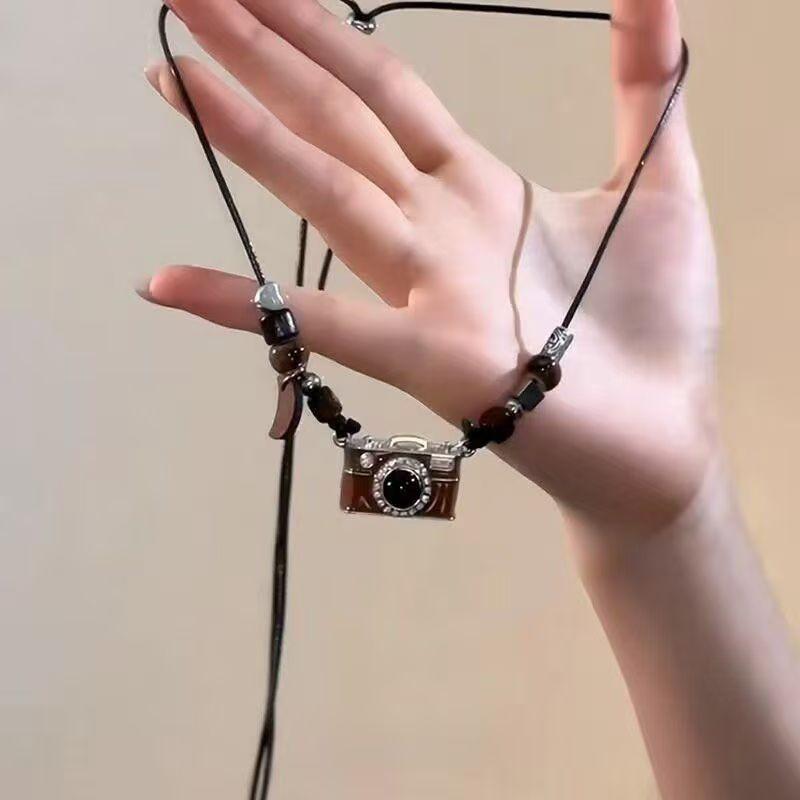 Neue Mode Retro Braun Kamera PU Leder Langes Seil Holzanhänger Halskette Kleine Schlüsselbein Kette Modelle