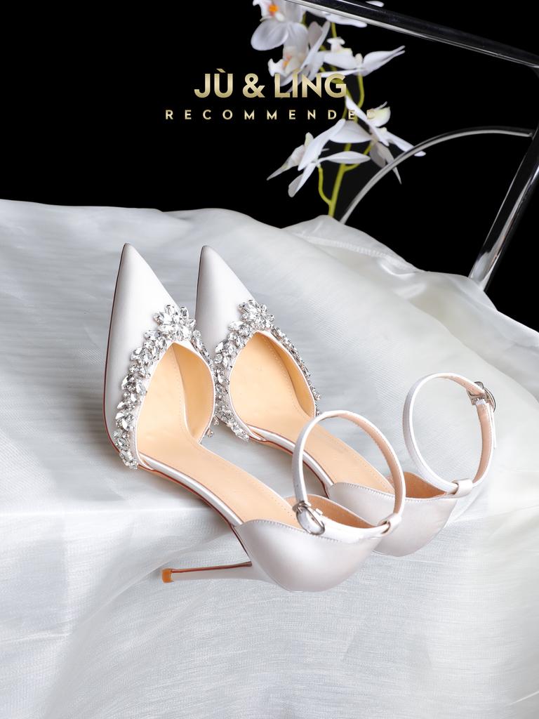 Fashion White Silk Rhinestone Pointed High-heeled Shoes, New Rhinestone Wedding Shoes, Bride's Shoes, One Piece with Toe Cap Sandals