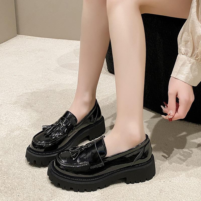 Black Small Leather Shoes Women's Spring and Autumn New Thick-soled One-pedal Patent Leather Large-size Loafers