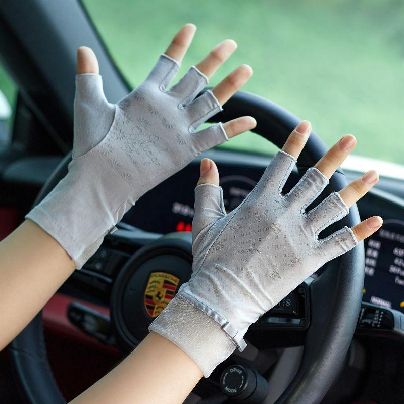 

Driving Handy Gadget Ice Silk Ultra-Thin Women s Sexy Half Finger Small flower Gray One size