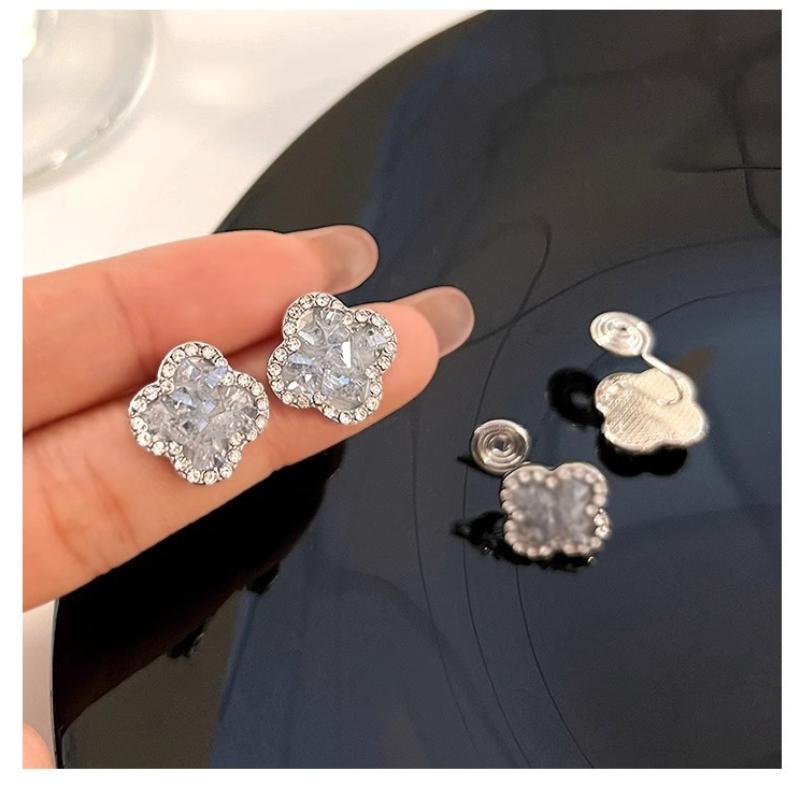 Flower four-leaf clover stud earrings women's light luxury high-end temperament earrings French unique niche simple earrings