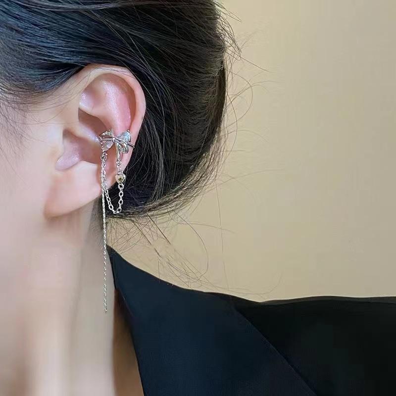 Fashion ear clips without ear piercings, advanced sense, cold wind design sense, personalized earrings, women's sweet and cool versatile butterfly