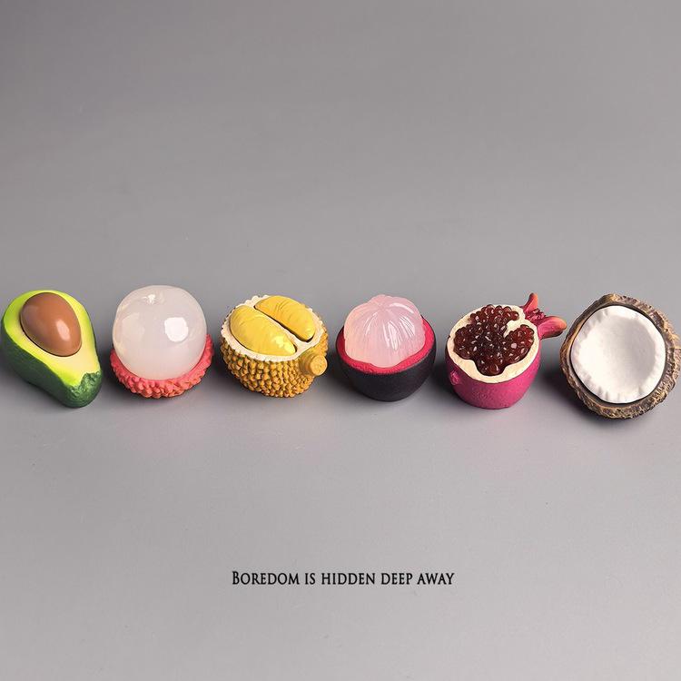 

Japanese-Style Workstation Décor: Peeled Fruit Ornaments for a Cheerful Office Desktop Hard Coconut