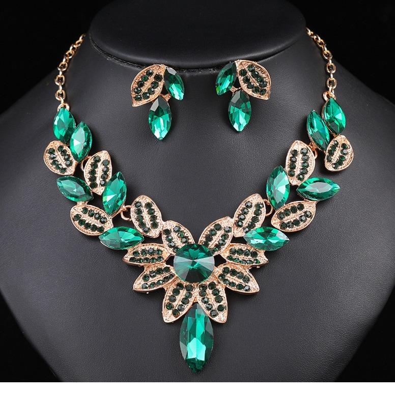 European and American jewelry sets, exaggerated retro necklace sets, female luxury crystal banquet dress accessories.