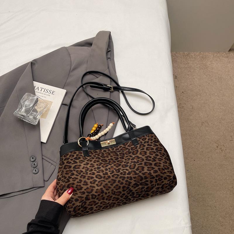 Niche Fashion Leopard Print Handbag Women's 2025 Autumn New Foreign Style High Value Commuting Casual Shoulder Messenger Bag