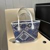 Chic Large Capacity Canvas Tote Bag For Women Fashionable Shoulder Bag With Zipper