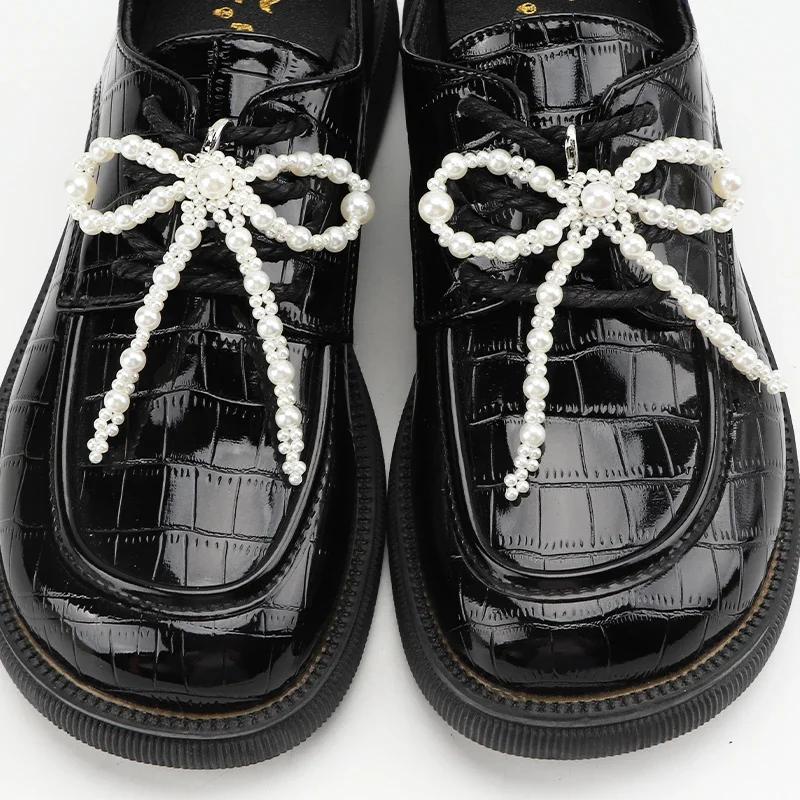 1 Paar Fliege Perle Blume Schnürsenkel Schnalle Schuhanhänger Schnürsenkel Dekorationsclips Schuhzubehör für Frau Weiß und Silber