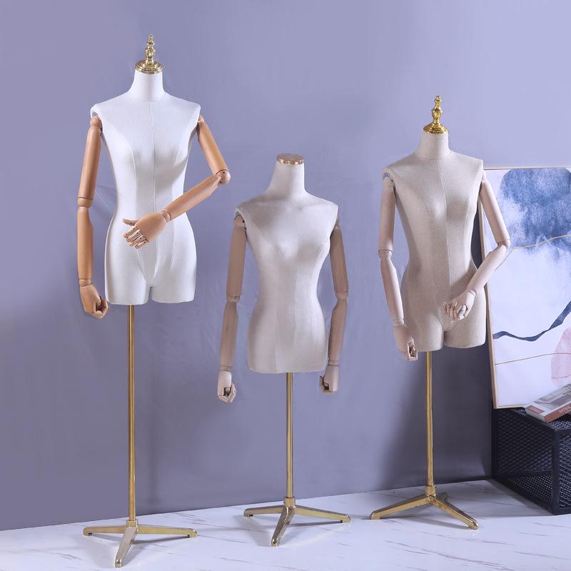 Manequim Feminino Meio Corpo com Braços Articulados e Base Tripé para Exposição de Vitrine