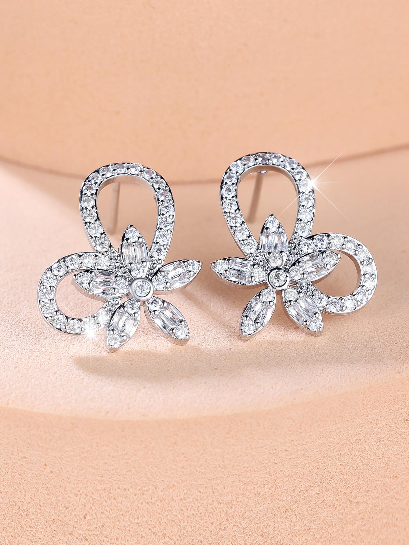 New diamond butterfly flower earrings, slightly inlaid zircon flash earrings, temperament stud earrings.
