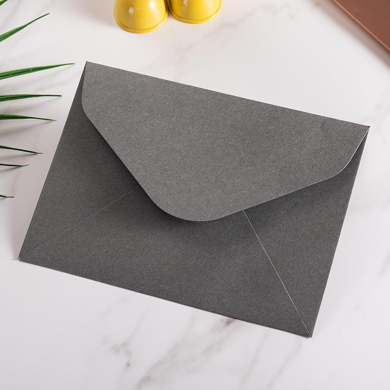 Cashmere Lined Envelopes: Special Paper for Invitations, Postcards, and Retro-Style Triangular Designs